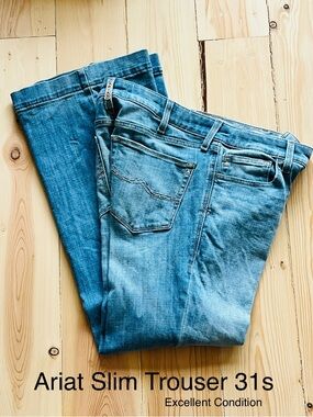 Ariat Slim Jeans in Faded Blue Wash